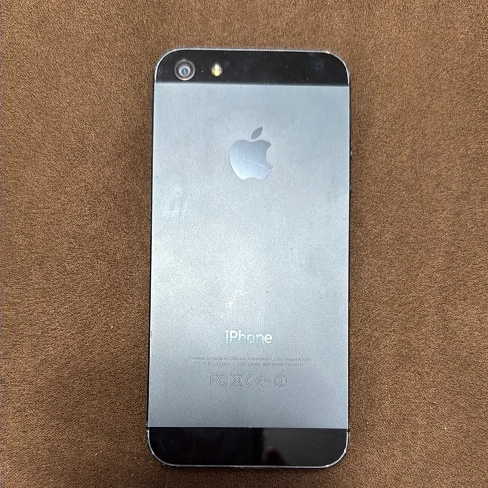 Apple iPhone 5 Black Cell Phone Sleek Design